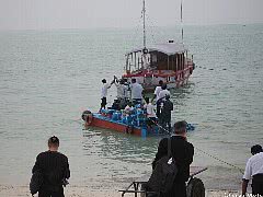バンガラム島への船